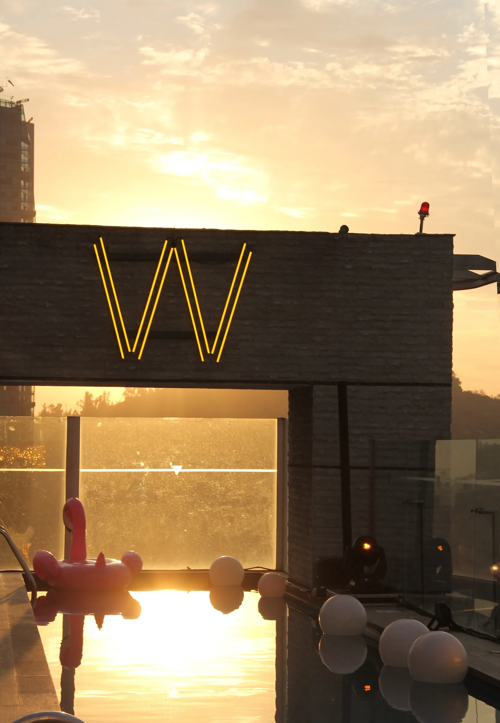 HOTEL W 9